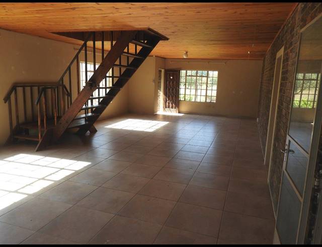 9.30HA FARM FOR SALE IN ZOEKFONTEIN